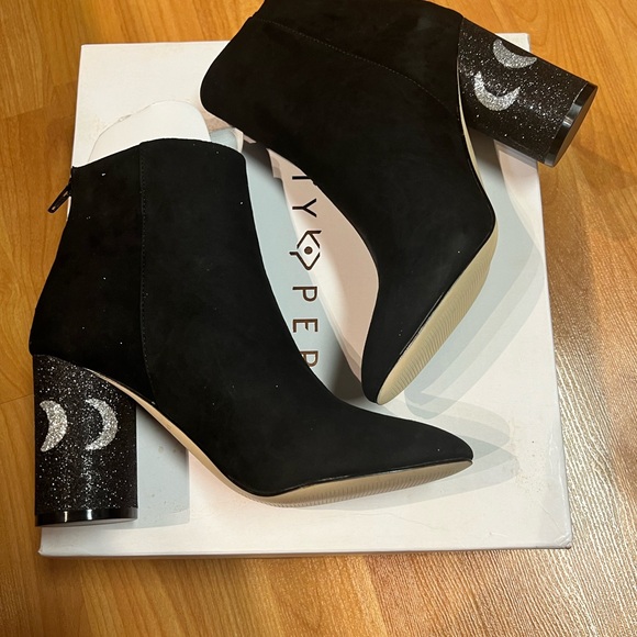 New in Box Katy Perry The Mayari *Suede Ankle Boot (Size 7.5) Black - Picture 8 of 13